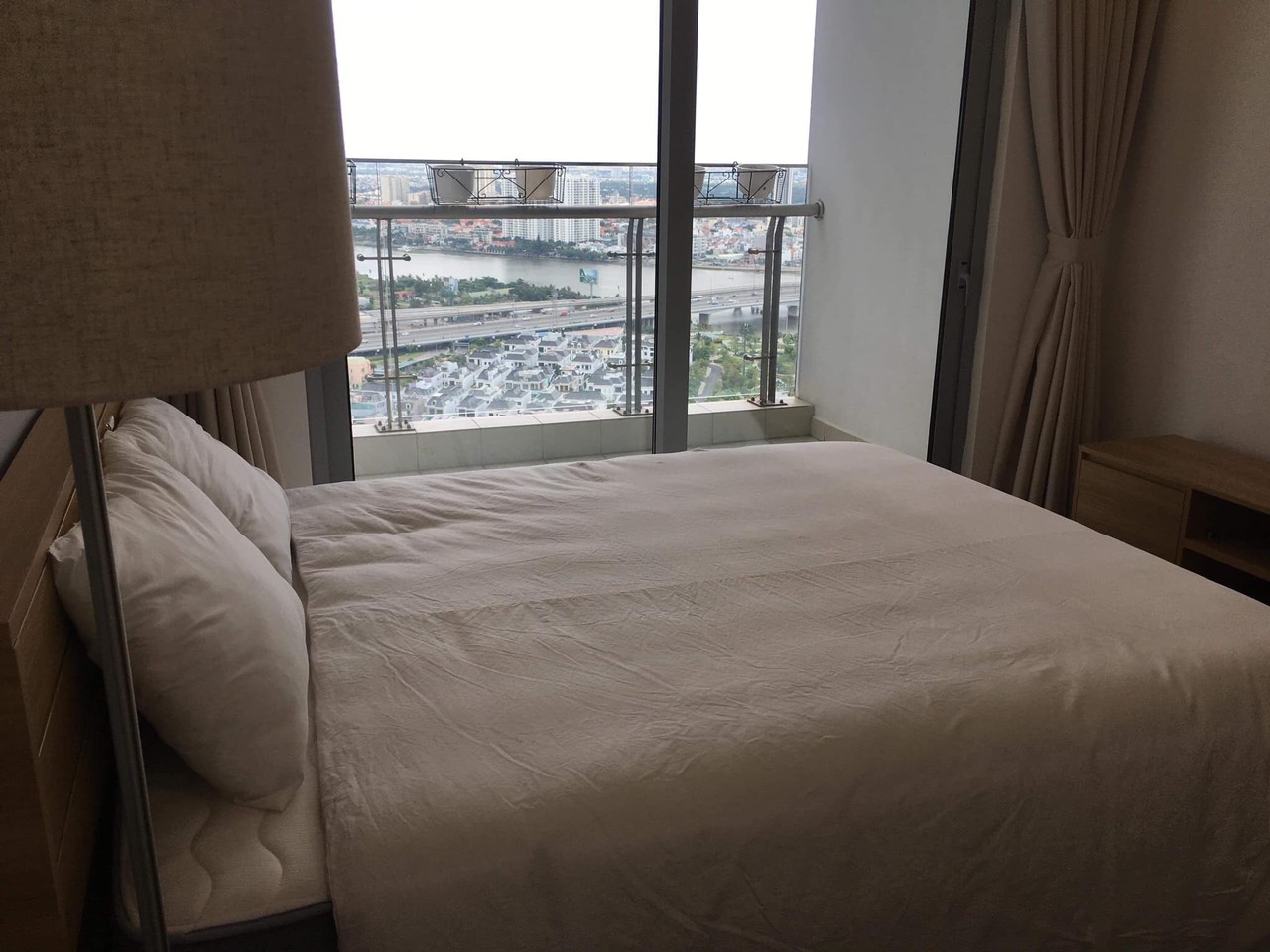 Cho thuê căn 4PN tòa Park 3 Vinhomes Central Park. Giá 2800$/tháng. Lh: 0789625847